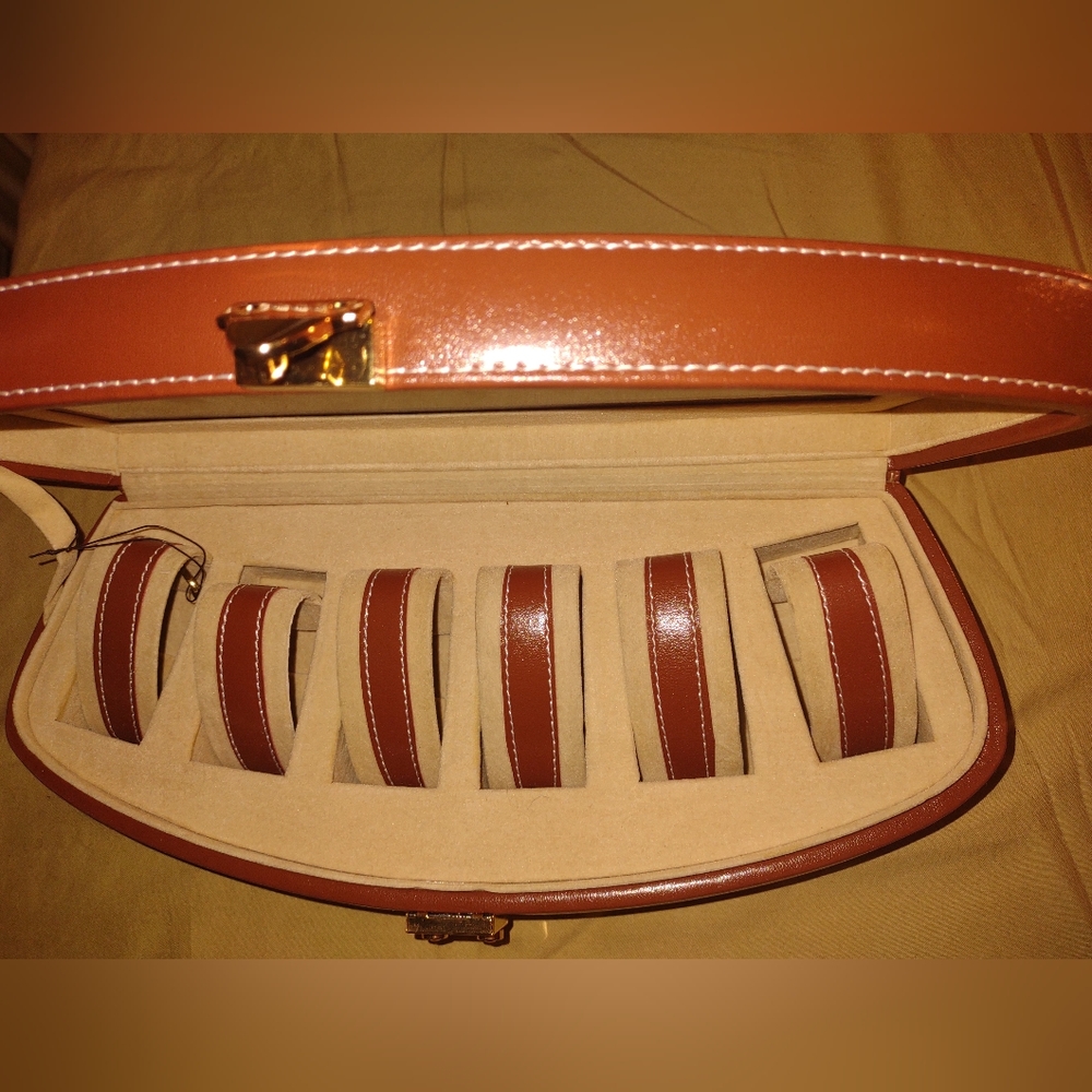 Watch case - Picture 15 of 15
